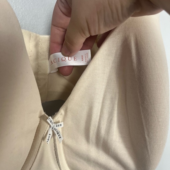 Cacique bundle of 4 lightly lined bras size 44H - Picture 9 of 16